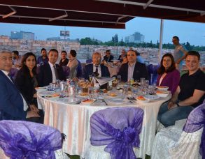 BÜROKRAT VE İŞADAMLARI İFTARDA BULUŞTU