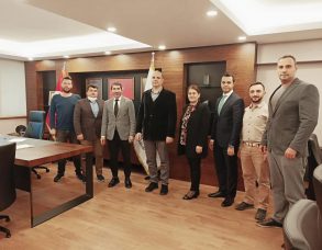 Ak Parti Kadıköy İlçe Başkanlığına ziyaret gerçekleştirdik. İlçe Başkanı Sn. Fatih Kaya’ya ve ilçe yöneticilerine misafirperverliklerinden ötürü teşekkür ederiz .