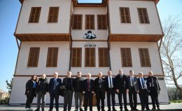 Balıkesirliler Dernekleri Federasyonu ( BALDEF) Yönetimi olarak Karesi Belediyesi’nin yaptırdığı Karesi Atatürk Evini ziyaret ettik.